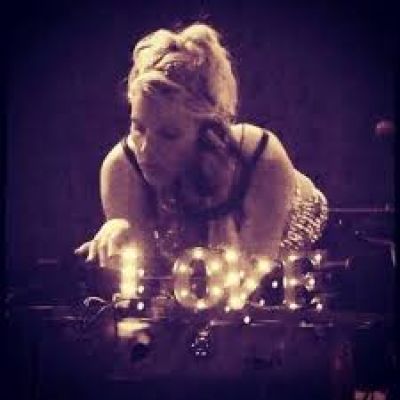 Shows - Frankie Loves It